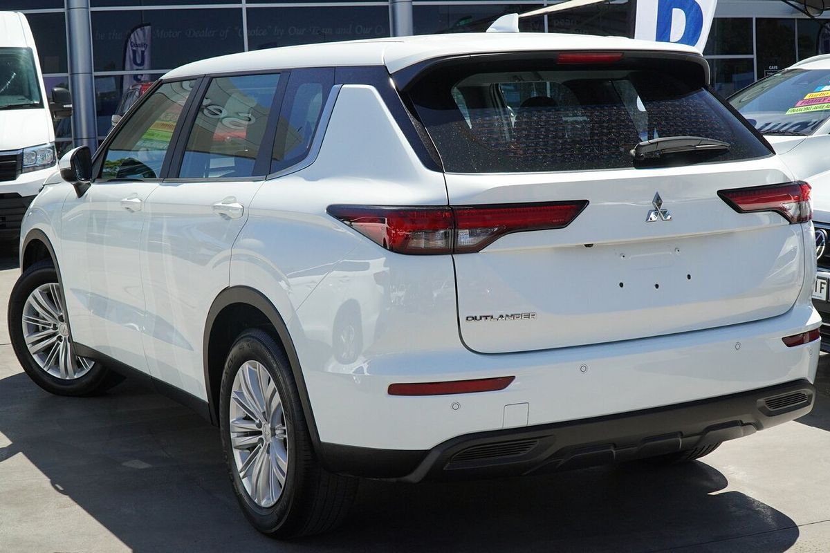 2022 Mitsubishi Outlander ES ZM