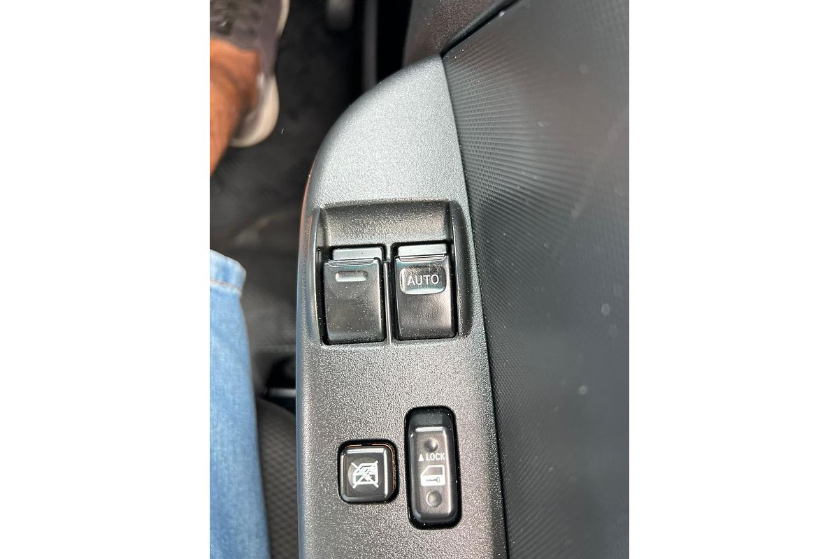 2013 Toyota Hiace KDH201R LWB
