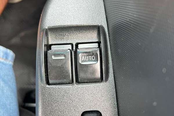 2013 Toyota Hiace KDH201R LWB
