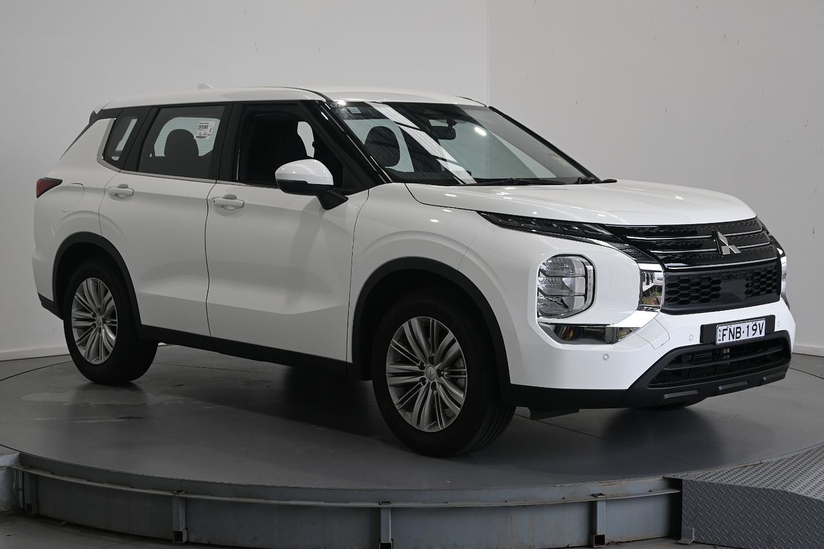 2024 Mitsubishi Outlander ES ZM