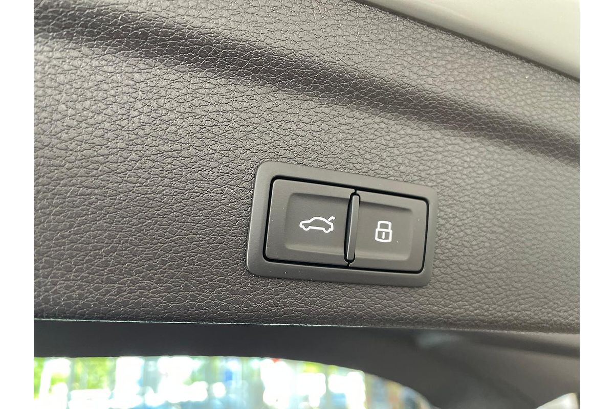 2024 Audi Q3 40 TFSI S Line F3