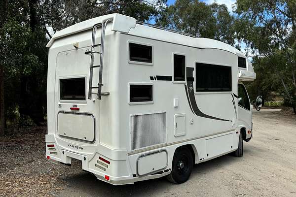 2017 Toyota Camroad 4x4 Motorhome KDY281