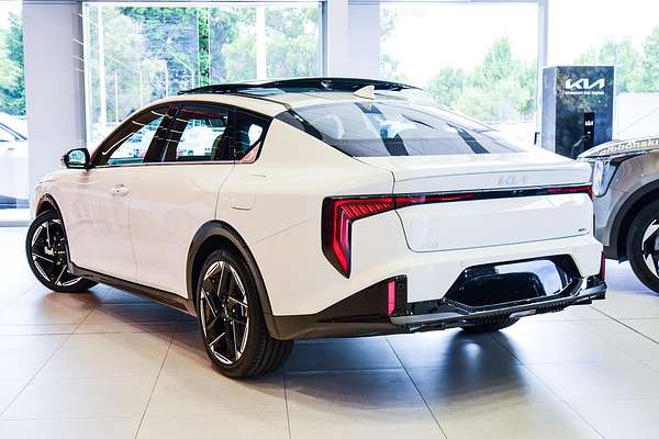 2025 Kia K4 GT-Line CL4m