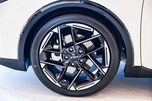 2025 Kia K4 GT-Line CL4m