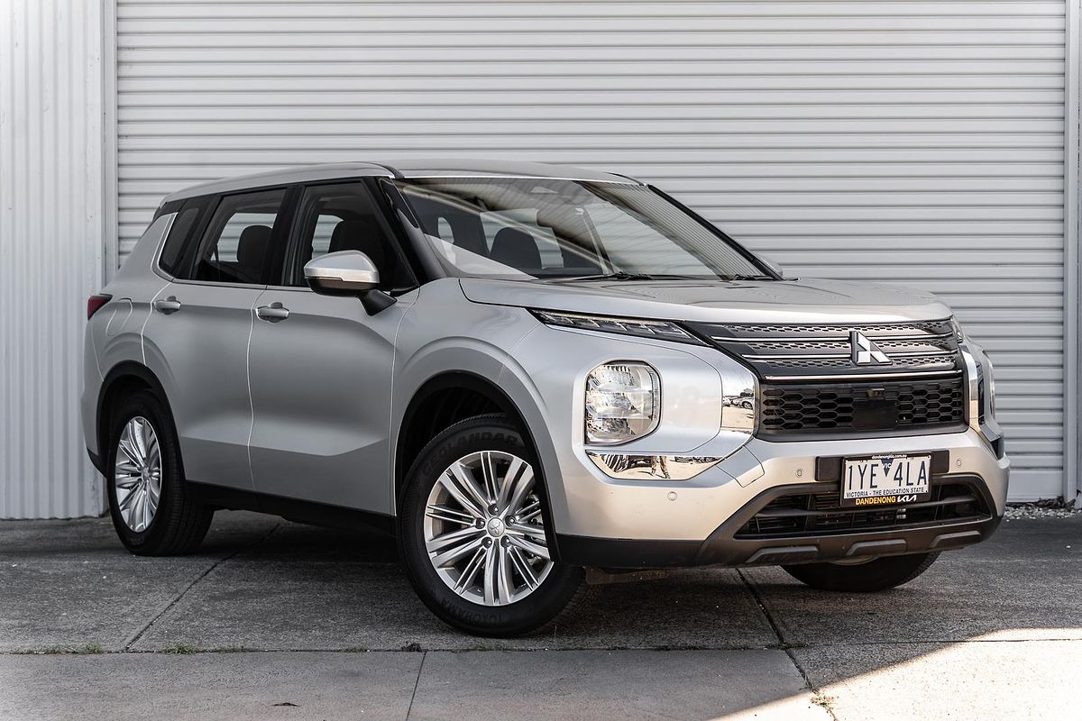 2023 Mitsubishi Outlander ES ZM