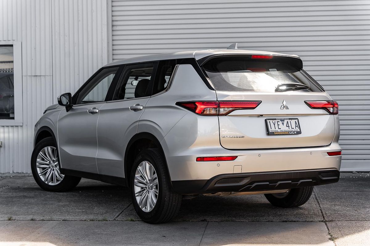 2023 Mitsubishi Outlander ES ZM