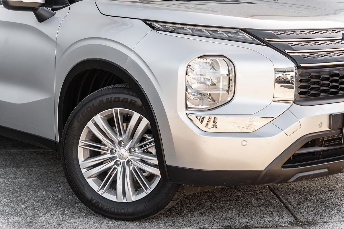 2023 Mitsubishi Outlander ES ZM