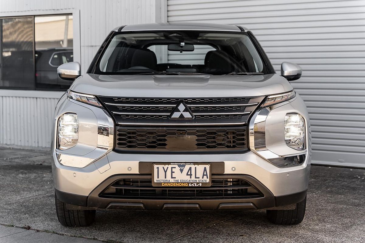 2023 Mitsubishi Outlander ES ZM
