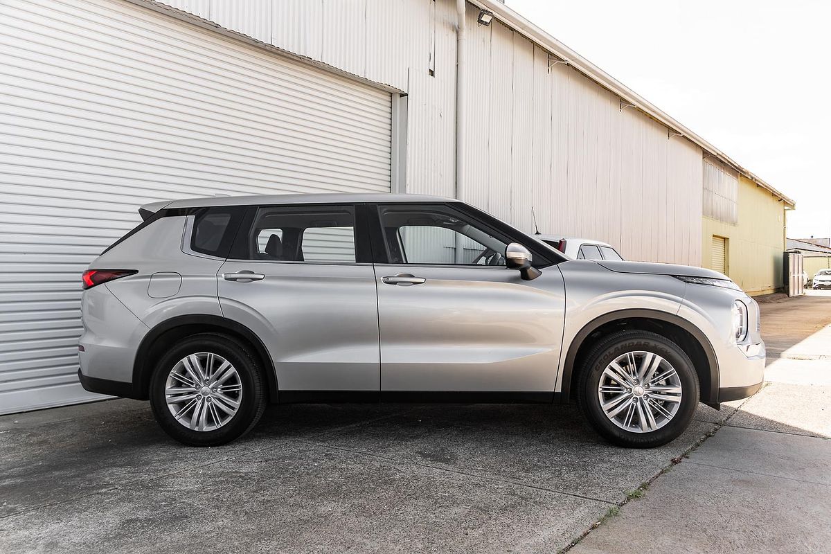 2023 Mitsubishi Outlander ES ZM