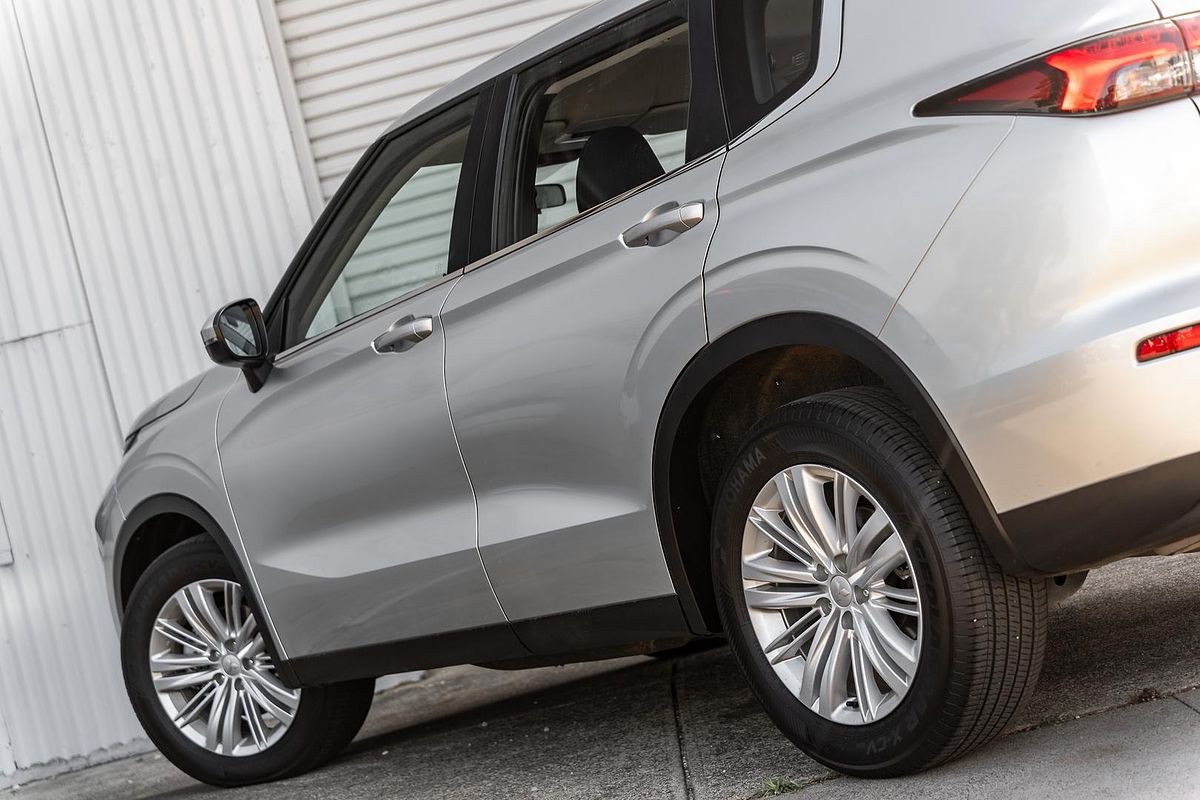 2023 Mitsubishi Outlander ES ZM