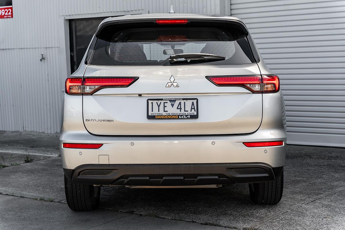 2023 Mitsubishi Outlander ES ZM