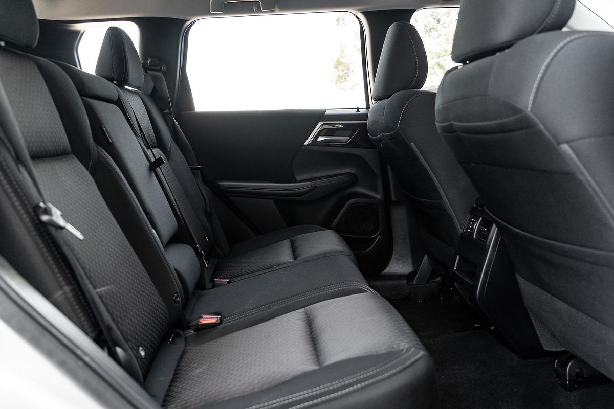 2023 Mitsubishi Outlander ES ZM