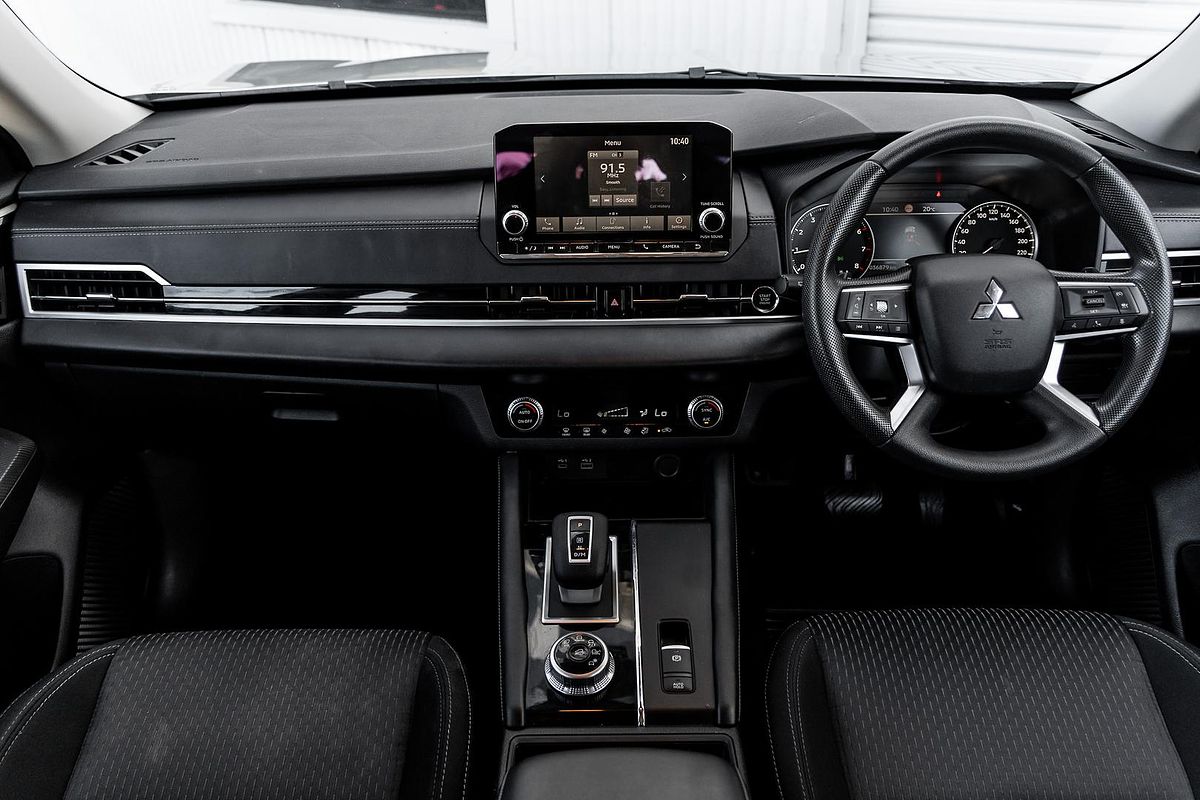 2023 Mitsubishi Outlander ES ZM