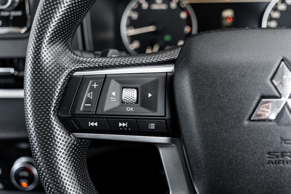 2023 Mitsubishi Outlander ES ZM