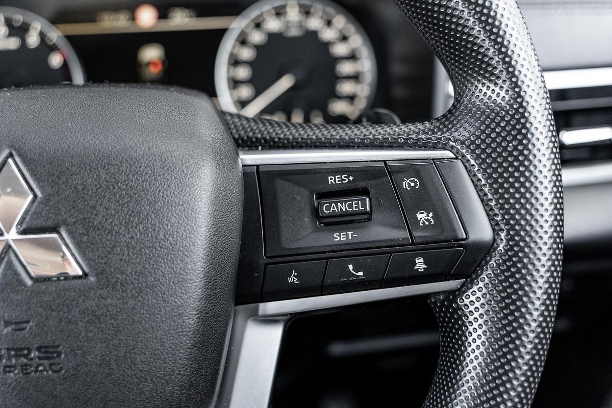 2023 Mitsubishi Outlander ES ZM