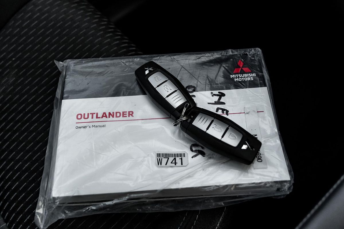 2023 Mitsubishi Outlander ES ZM
