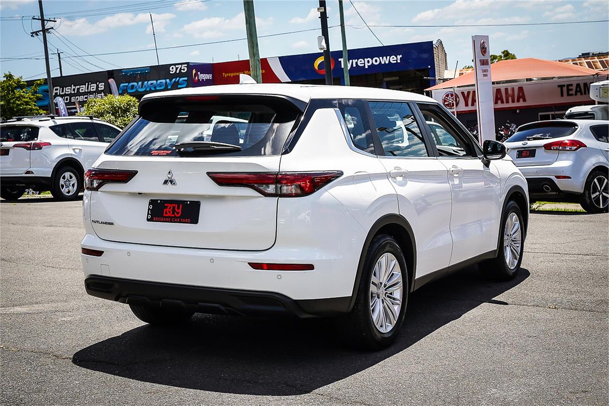2022 Mitsubishi Outlander ES ZM