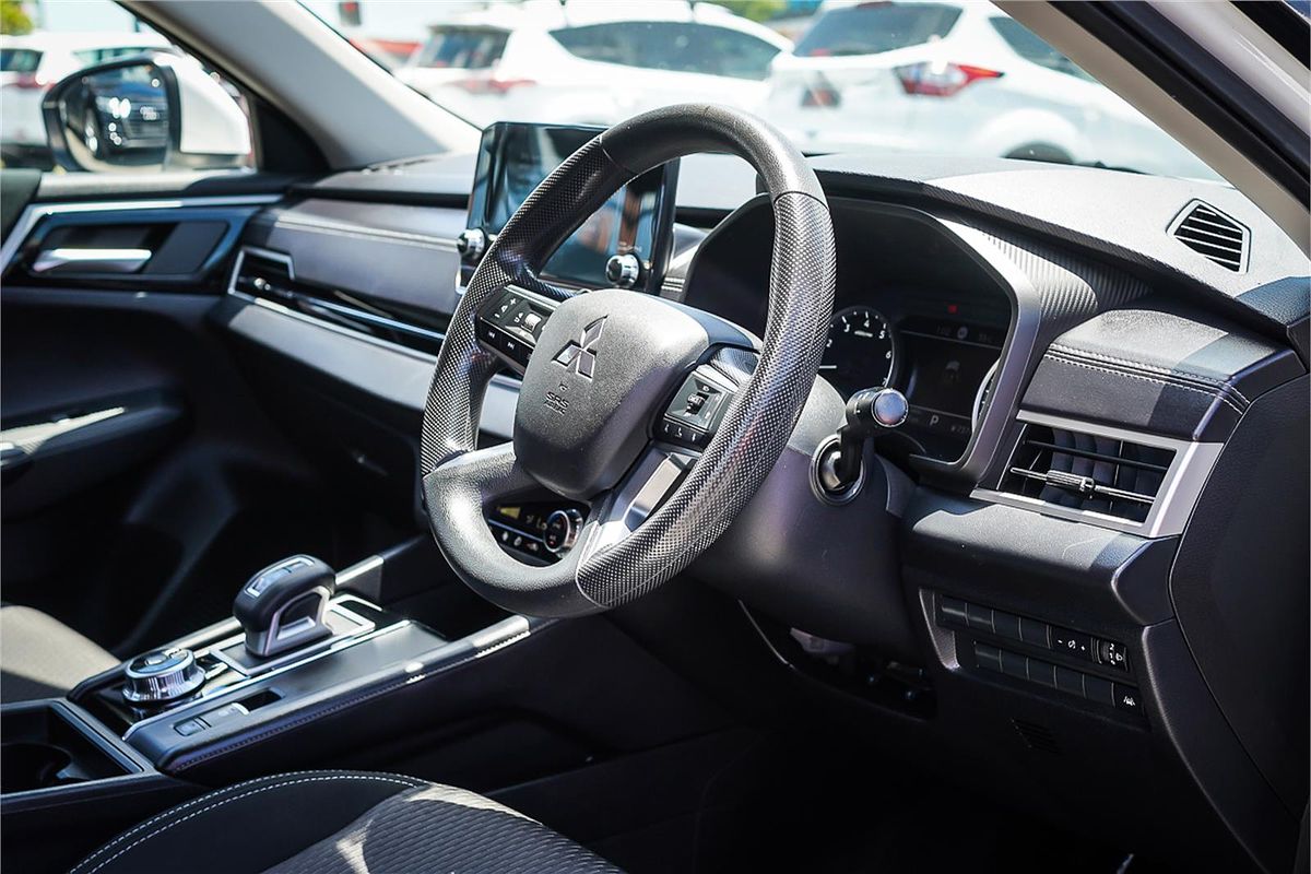 2022 Mitsubishi Outlander ES ZM