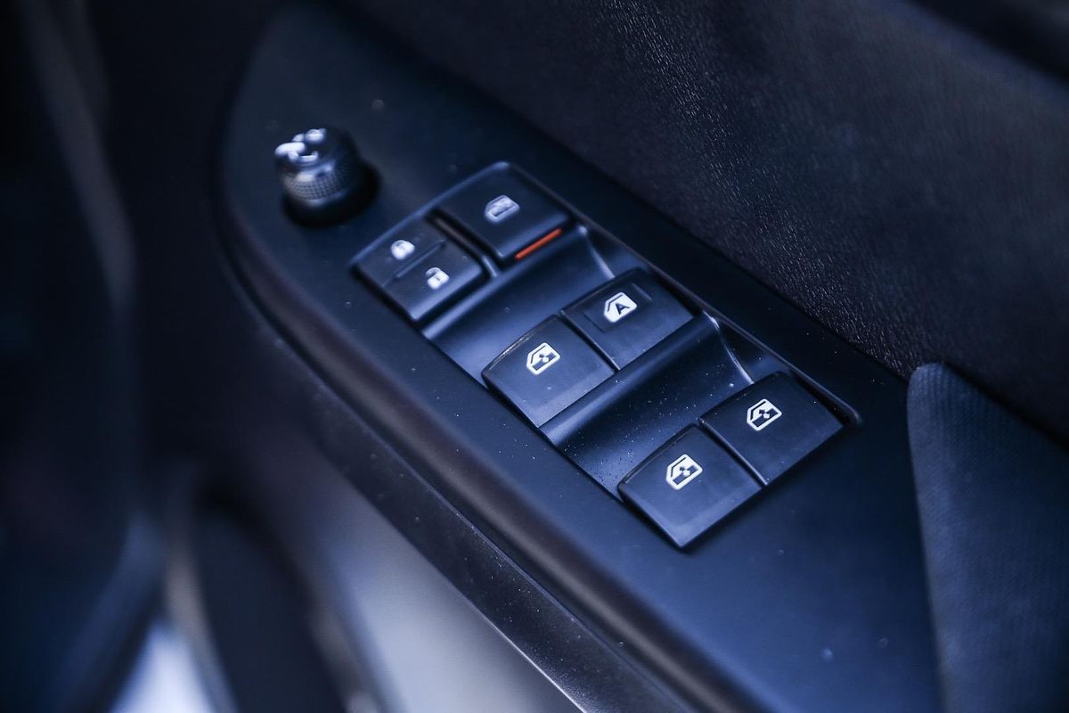 2015 Toyota Hilux SR GUN126R 4X4