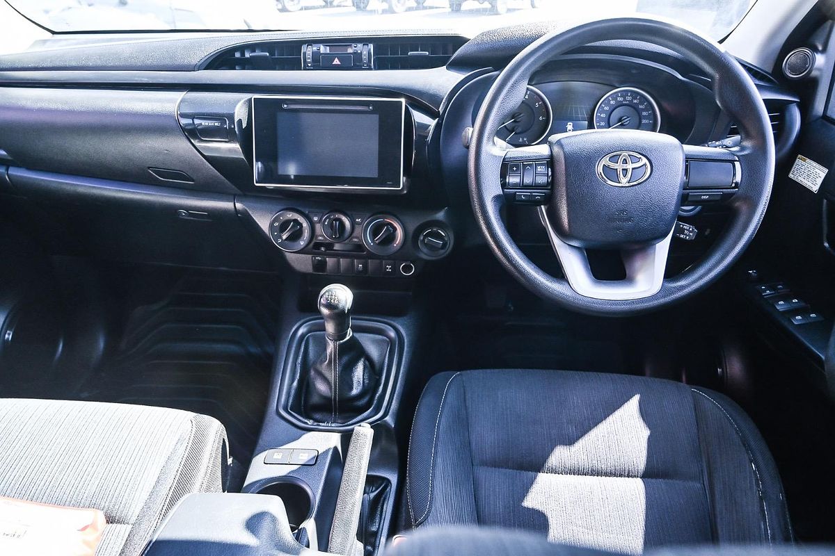 2015 Toyota Hilux SR GUN126R 4X4