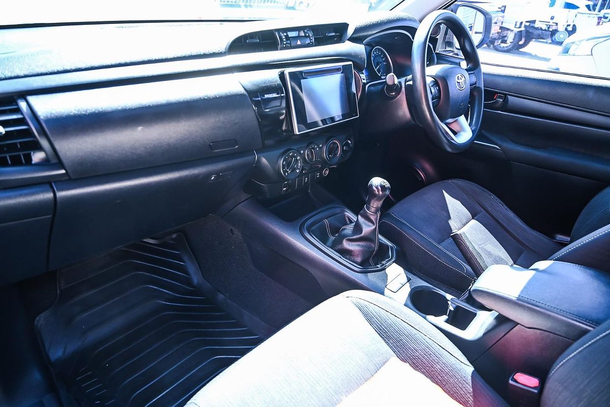 2015 Toyota Hilux SR GUN126R 4X4