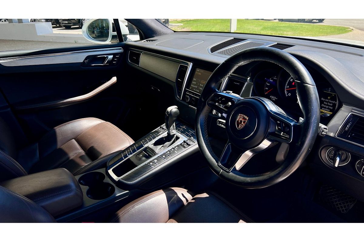 2014 Porsche Macan Turbo 95B