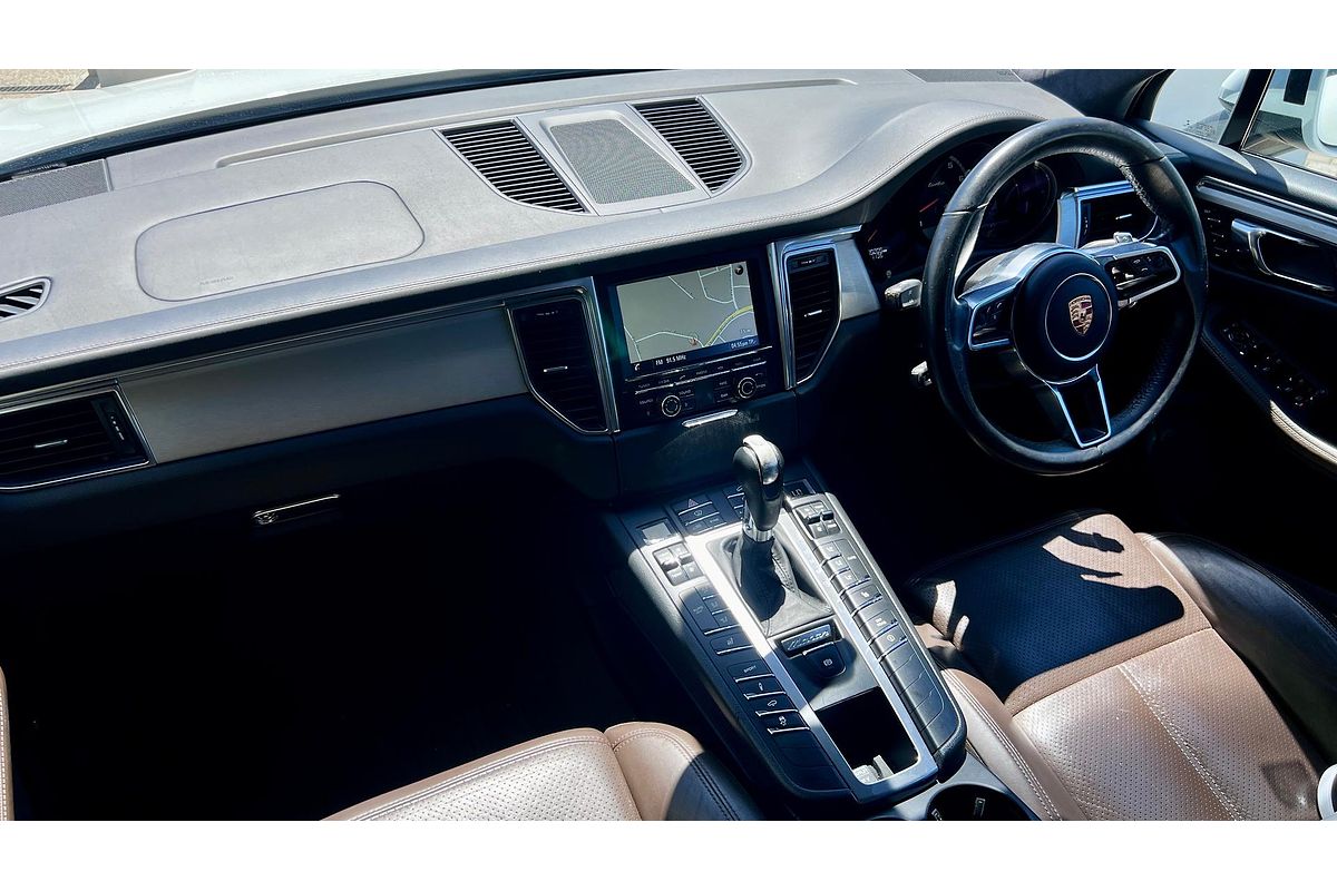 2014 Porsche Macan Turbo 95B