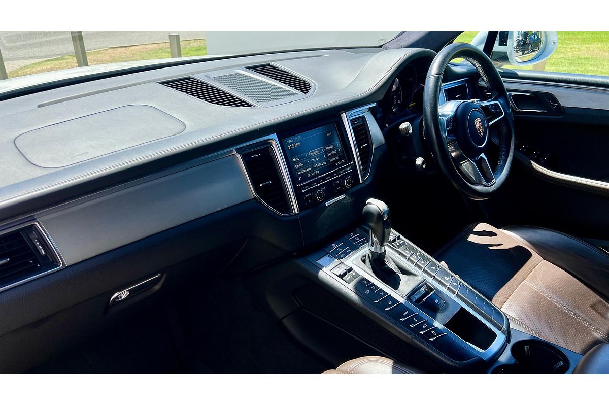 2014 Porsche Macan Turbo 95B