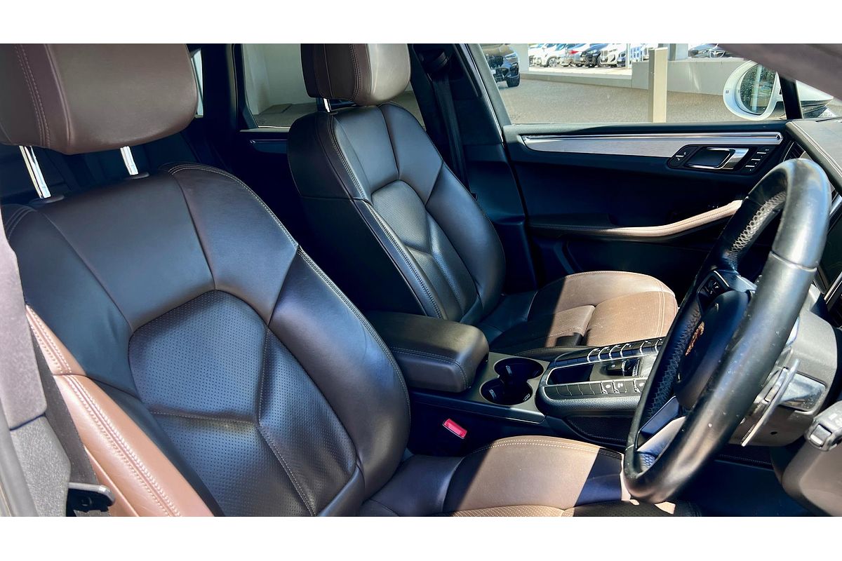 2014 Porsche Macan Turbo 95B