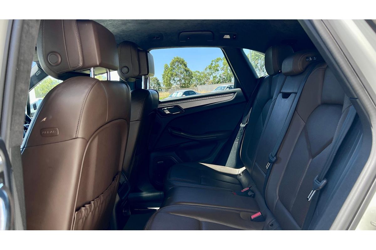 2014 Porsche Macan Turbo 95B