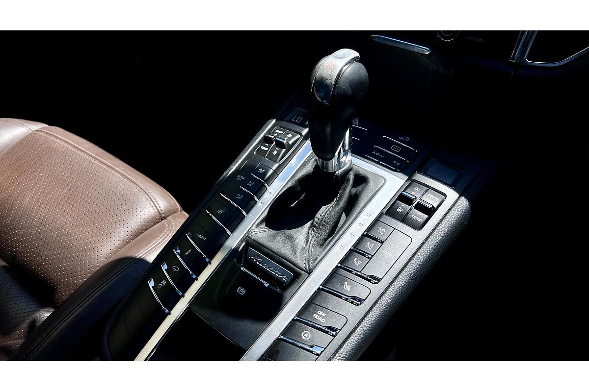 2014 Porsche Macan Turbo 95B