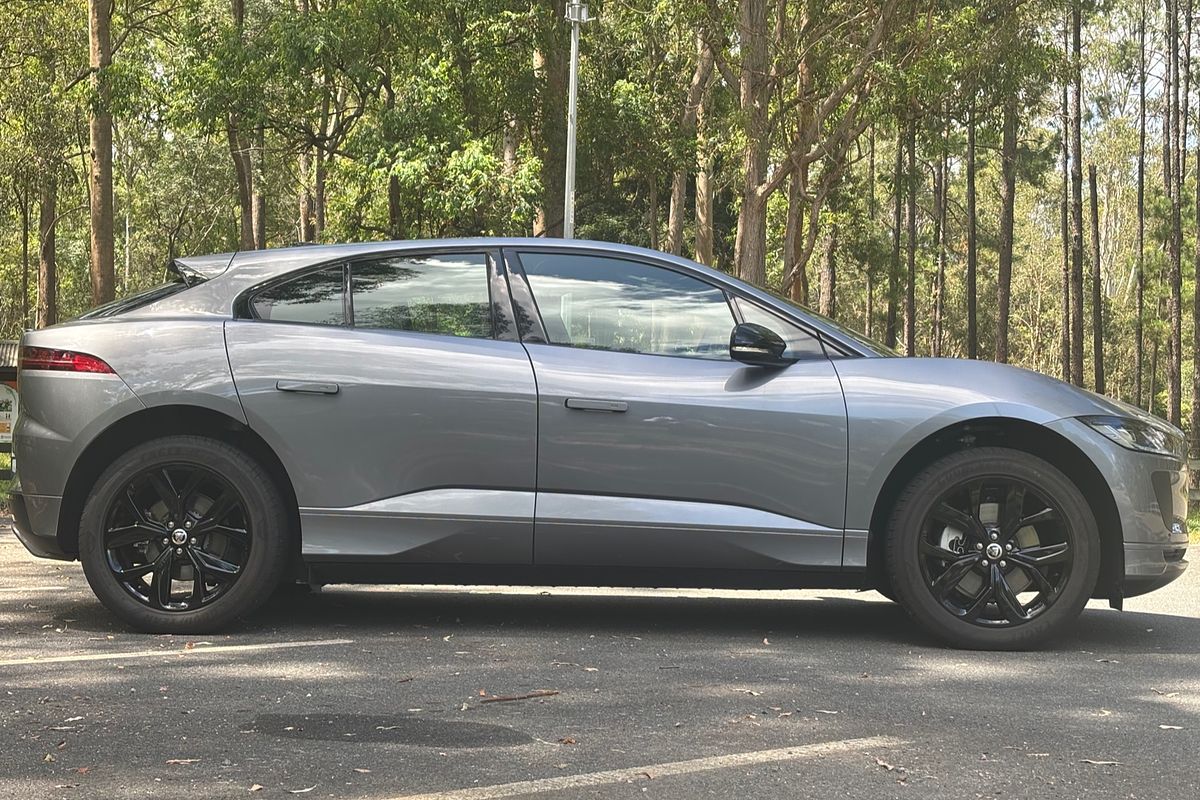 2023 Jaguar I-PACE EV400 R-Dynamic SE X590