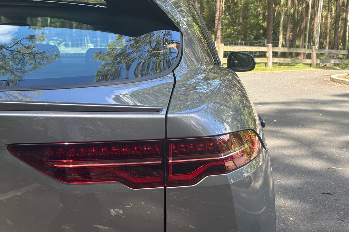 2023 Jaguar I-PACE EV400 R-Dynamic SE X590