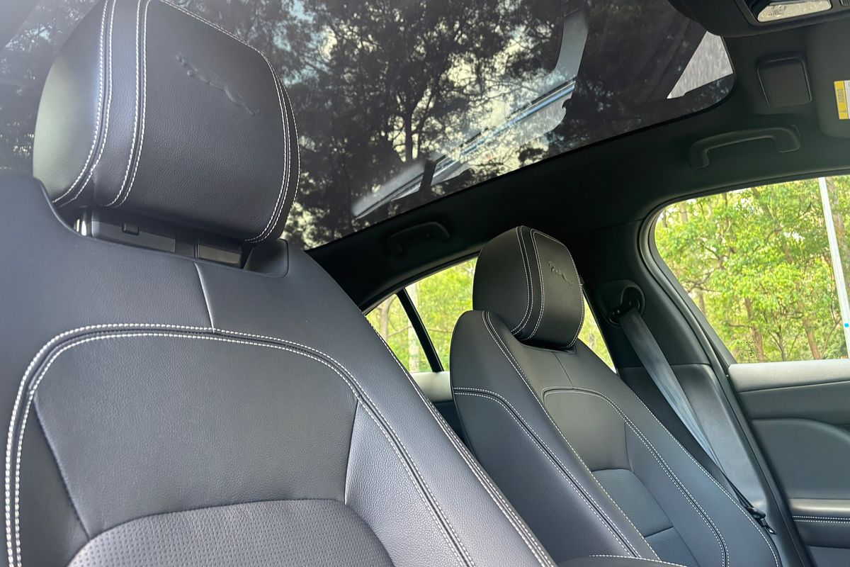 2023 Jaguar I-PACE EV400 R-Dynamic SE X590