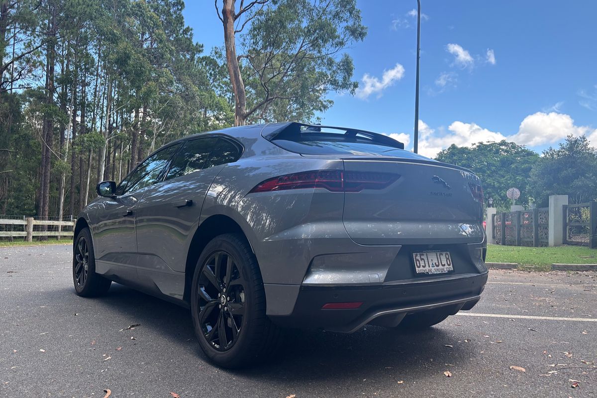 2023 Jaguar I-PACE EV400 R-Dynamic SE X590