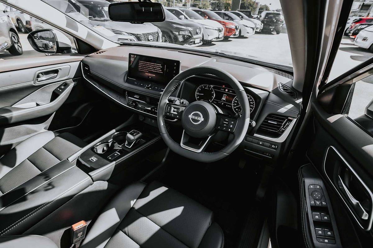 2024 Nissan X-TRAIL ST-L T33