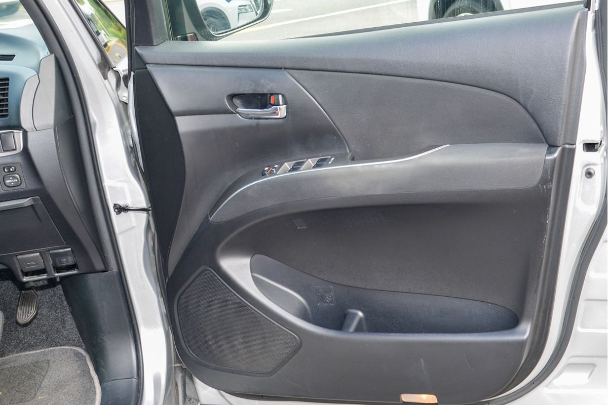 2014 Toyota Tarago GLi ACR50R