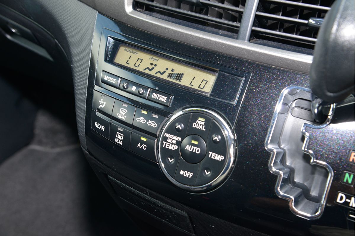 2014 Toyota Tarago GLi ACR50R