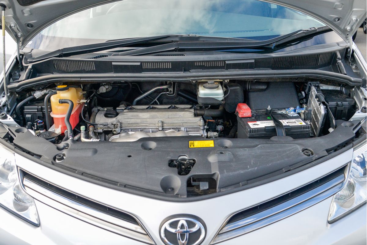 2014 Toyota Tarago GLi ACR50R