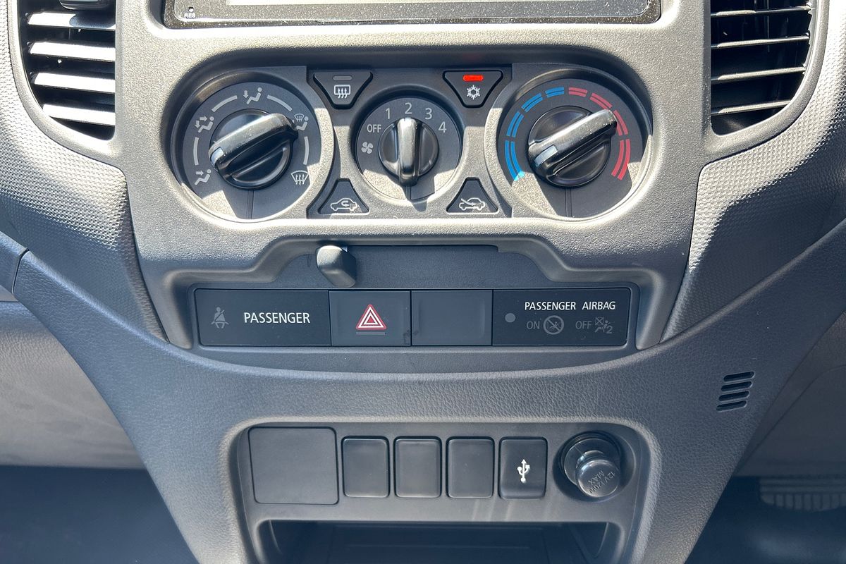 2023 Mitsubishi Triton GLX MR 4X4