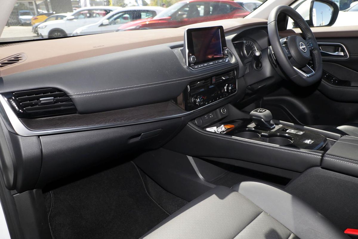 2024 Nissan X-TRAIL ST-L T33