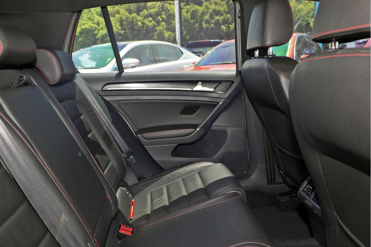 2015 Volkswagen Golf GTI 7