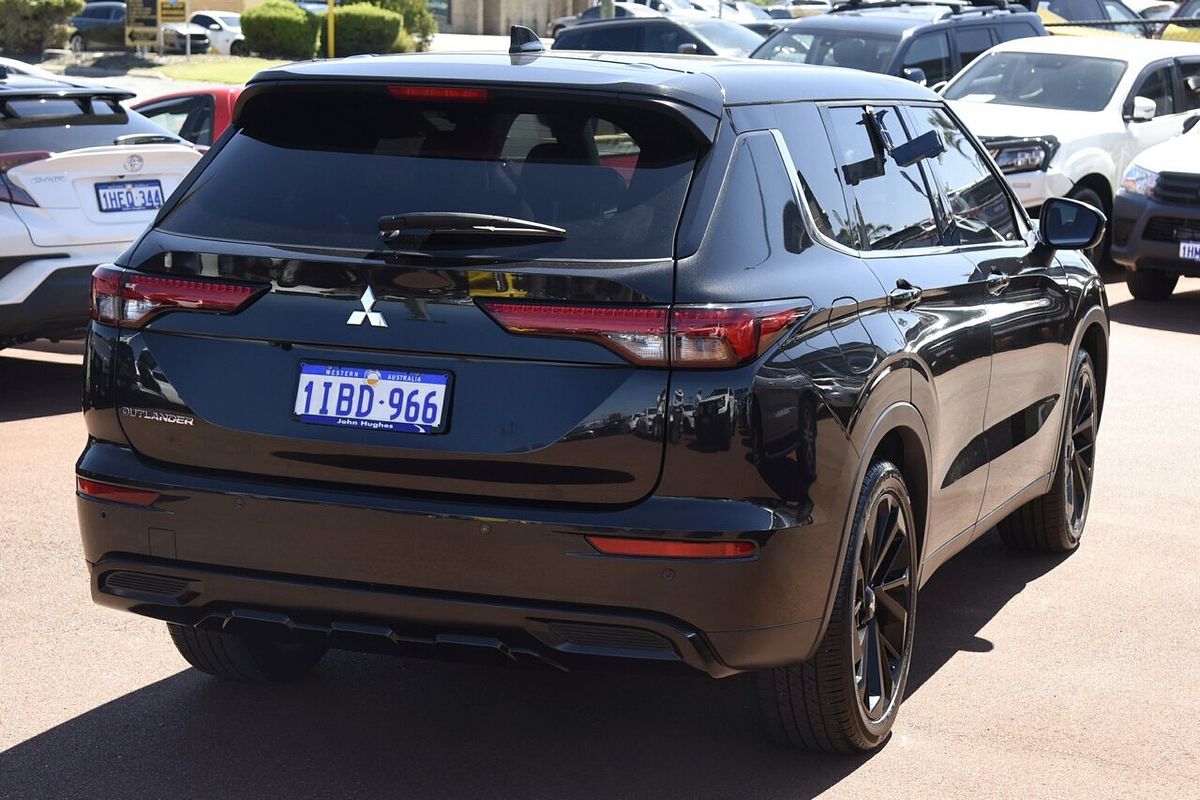 2023 Mitsubishi Outlander LS Black Edition ZM