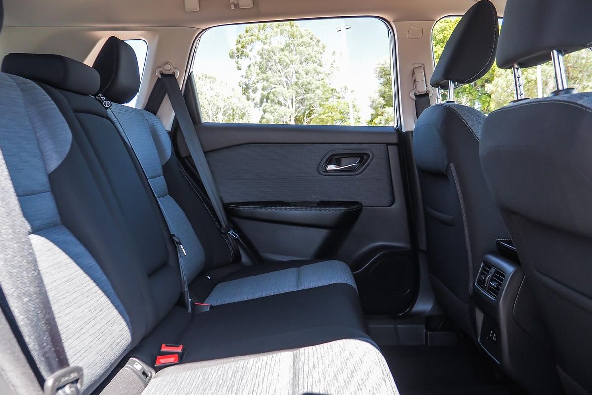 2024 Nissan X-TRAIL ST T33