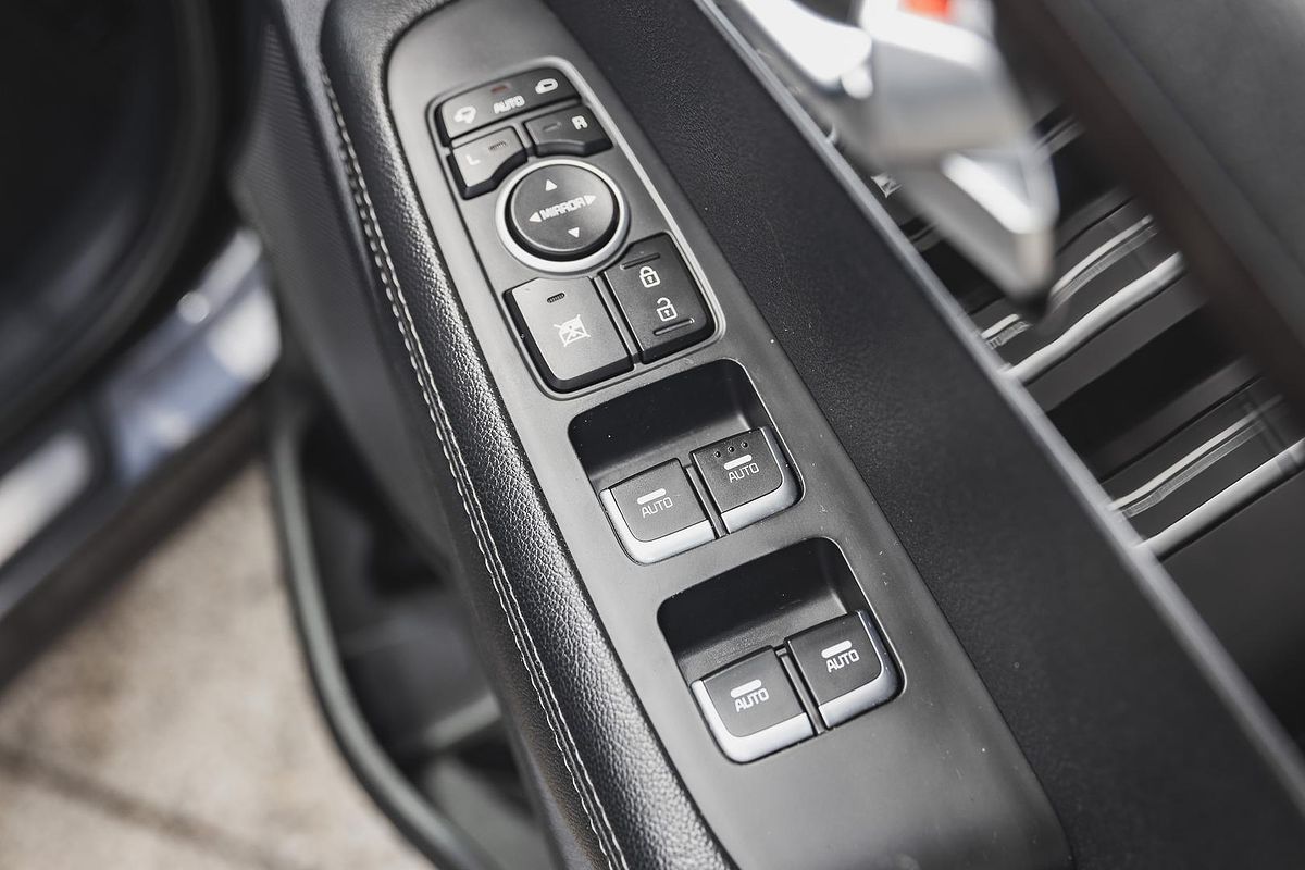 2017 Kia Sorento SLi UM