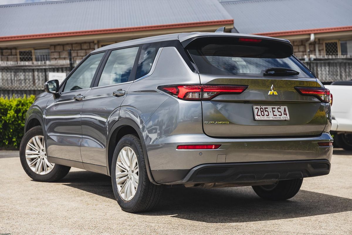 2022 Mitsubishi Outlander ES ZM