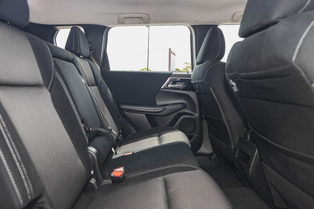 2022 Mitsubishi Outlander ES ZM