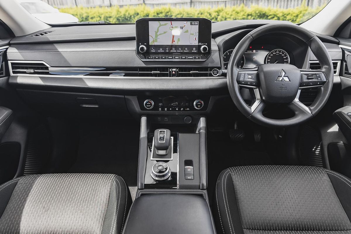 2022 Mitsubishi Outlander ES ZM