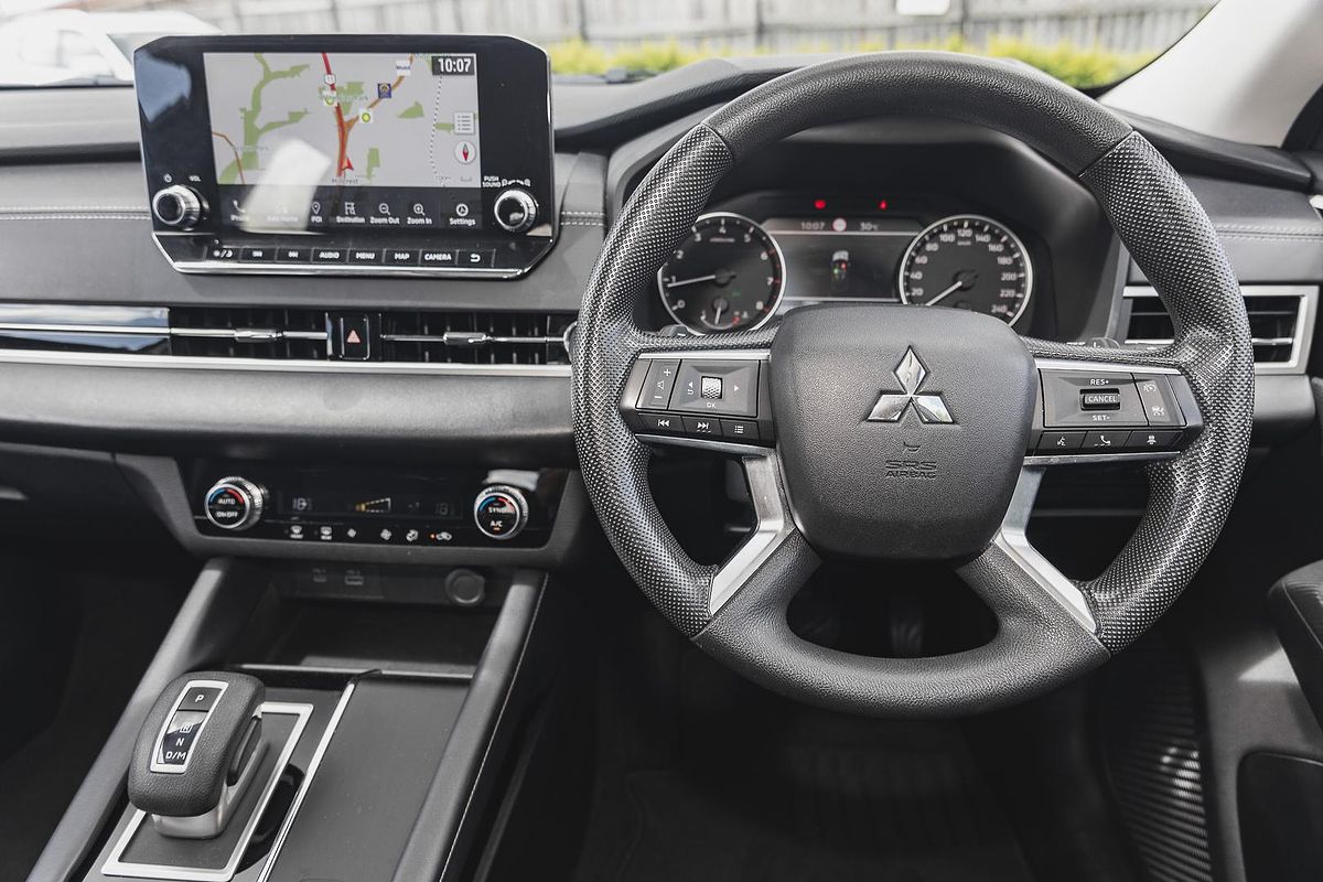 2022 Mitsubishi Outlander ES ZM