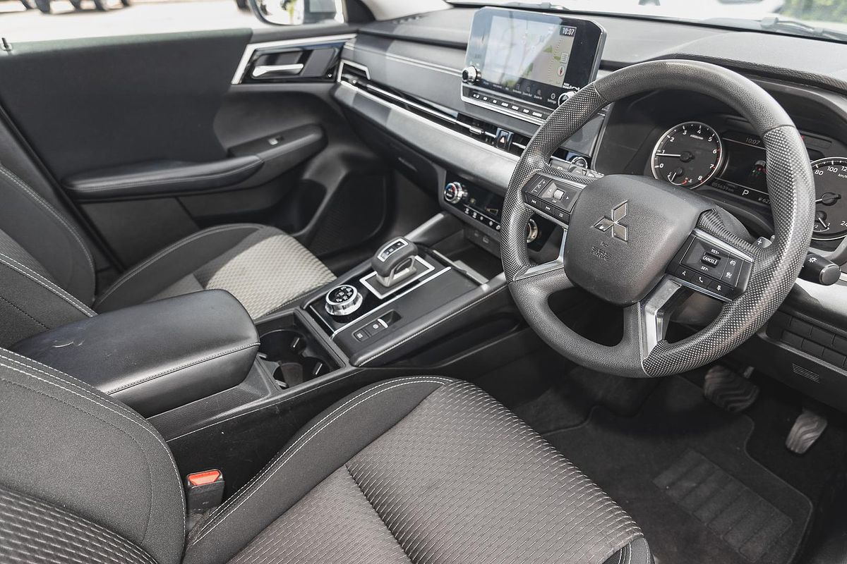 2022 Mitsubishi Outlander ES ZM
